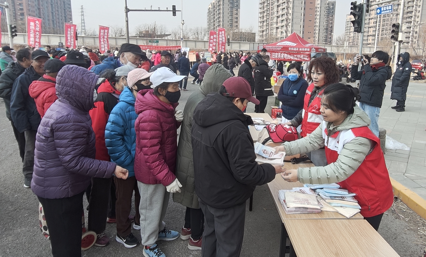 践行“雷锋精神”普及应急救护知识—通州区红十字会开展学雷锋志愿服务活动